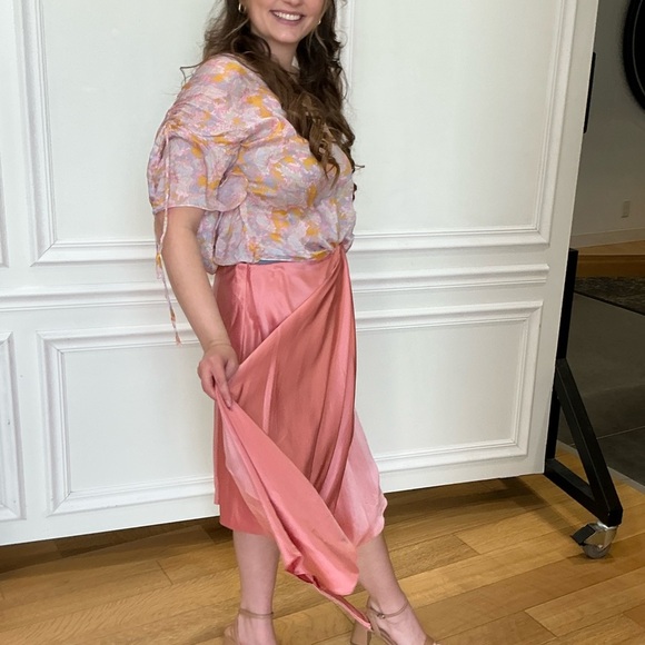 Alice + Olivia Elegant asymetrical Pink Satin Skirt - Picture 3 of 14